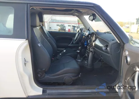 2005 Mini Cooper from USA, damaged, VIN WMWRC33515TK60417